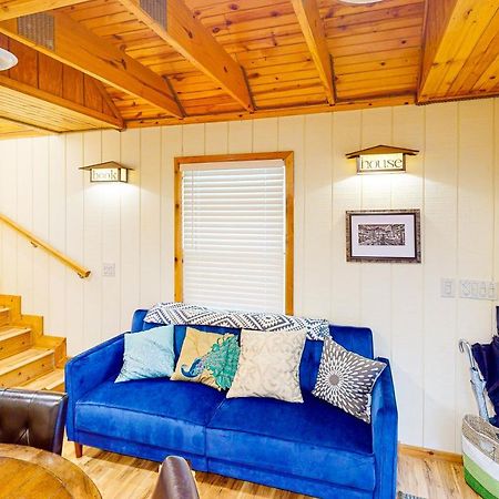 אוסטין Cabin-Style Book House & Writing Barn חדר תמונה