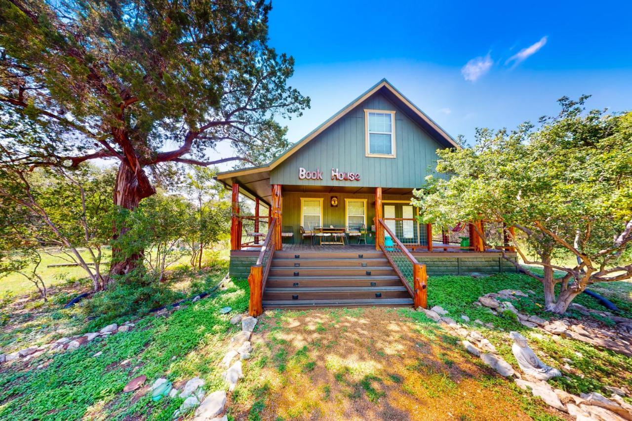 אוסטין Cabin-Style Book House & Writing Barn חדר תמונה