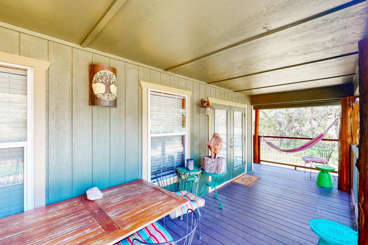אוסטין Cabin-Style Book House & Writing Barn חדר תמונה