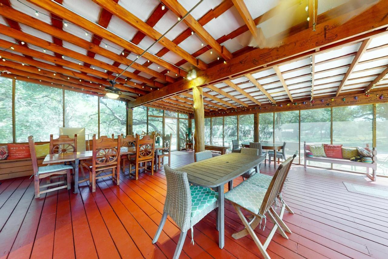 אוסטין Cabin-Style Book House & Writing Barn חדר תמונה