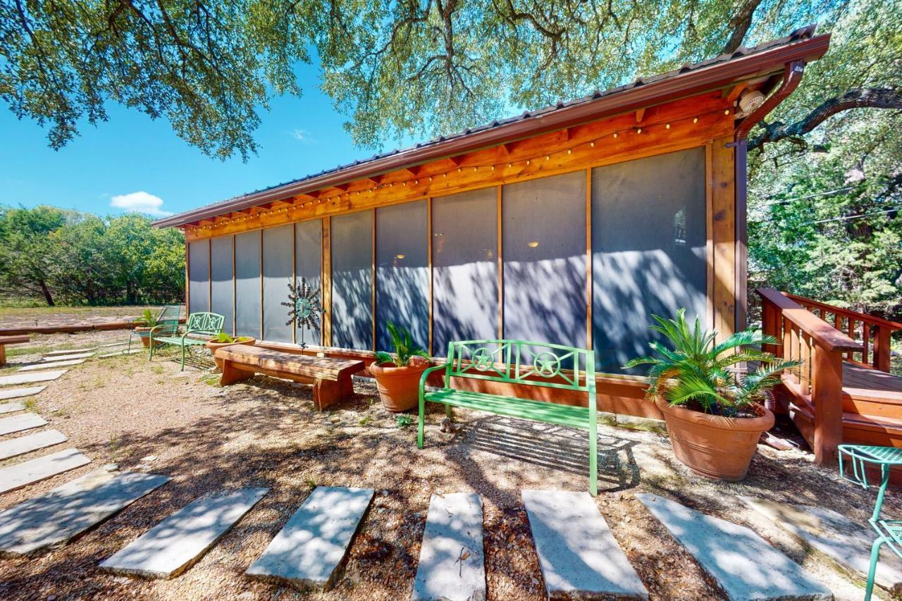 אוסטין Cabin-Style Book House & Writing Barn חדר תמונה