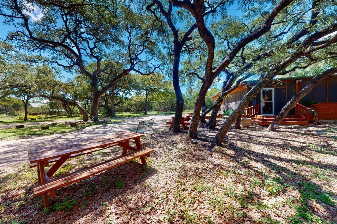 אוסטין Cabin-Style Book House & Writing Barn חדר תמונה