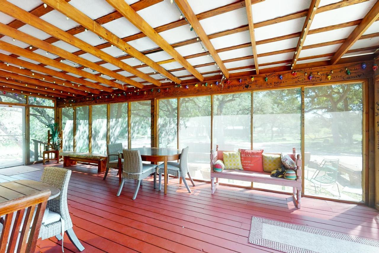 אוסטין Cabin-Style Book House & Writing Barn חדר תמונה