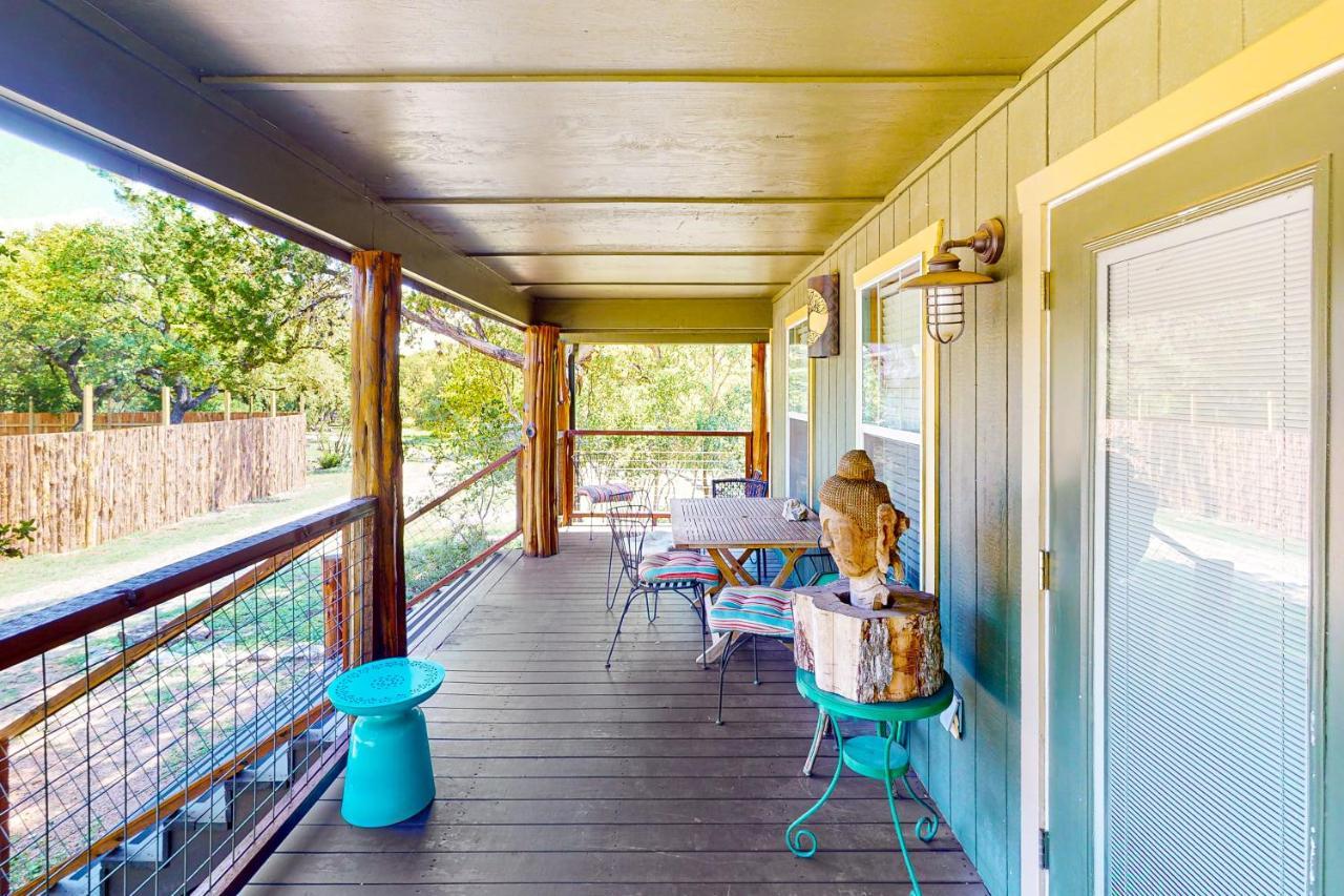 אוסטין Cabin-Style Book House & Writing Barn חדר תמונה
