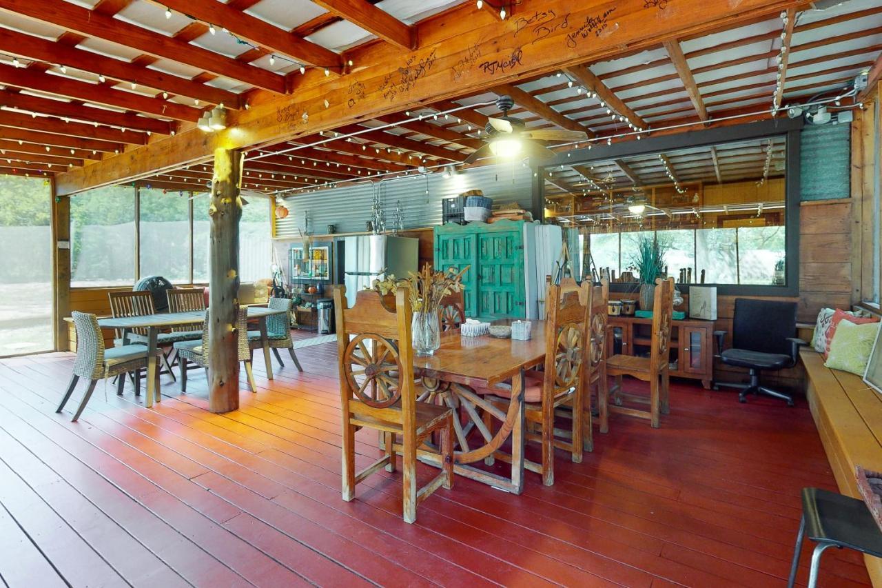 אוסטין Cabin-Style Book House & Writing Barn חדר תמונה