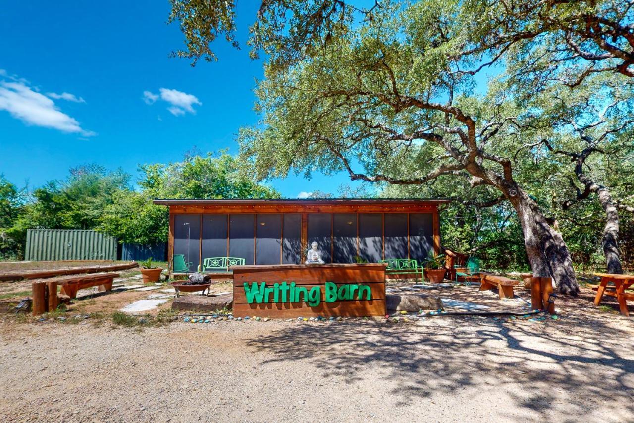 אוסטין Cabin-Style Book House & Writing Barn חדר תמונה